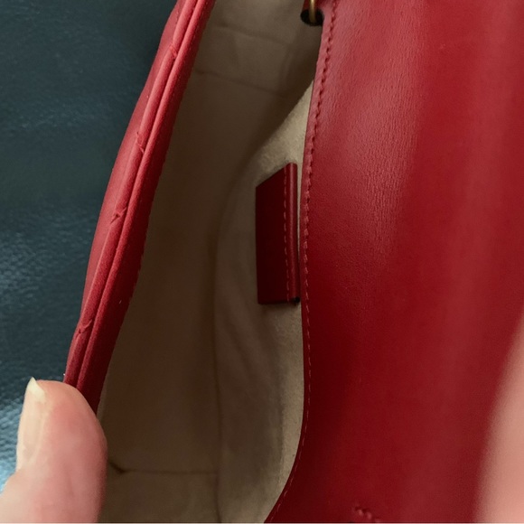 Gucci Marmont Bag in Hibiscus Red - Picture 5 of 10